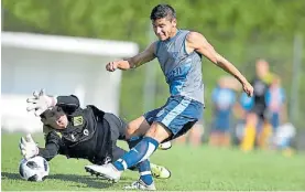  ?? PRENSA VÉLEZ ?? Gol. El juvenil Robertone define de zurda ante el arquuero.