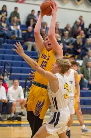  ?? AIMEE BIELOZER — FOR THE MORNING JOURNAL ?? Avon’s Cole Warren drives for a layup against Olmsted Falls on Feb. 26.