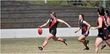  ??  ?? Bombers player Chloe Crothers kicks for goal during South Toowoomba’s match with University.