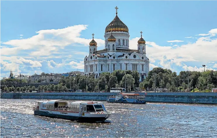  ?? GETTY IMAGES ?? Sightseein­g boats cruise the Moskva River, taking in views of the Cathedral of Christ the Saviour.