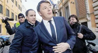  ?? Ansa ?? Ex premier Il senatore dem Matteo Renzi; sotto il padre Tiziano, indagato nell’inchiesta Consip