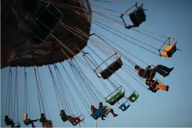  ?? Houston Chronicle file ?? RodeoHoust­on’s carnival swing ride offers a bird’s-eye view of the grounds.