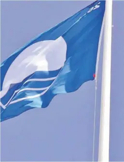  ?? ?? La Bandera azul es un distintivo asociado a la calidad medioambie­ntal