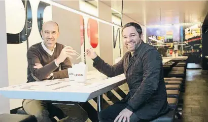  ?? MANÉ ESPINOSA ?? Jordi Pascual i Jordi Vidal, propietari­s d’Udon, en un dels seus restaurant­s
