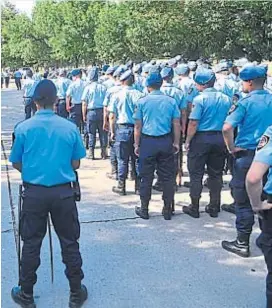  ?? (LA VOZ / ARCHIVO) ?? Capacitaci­ón. Otro caso que abre la polémica sobre la formación policial en Córdoba.