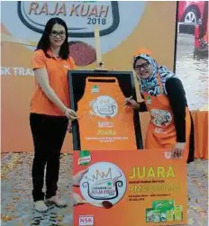  ??  ?? Siti Nor Yuwana Zulkifli (right) with the marketing manager of Unilever Food Solutions, Angeline Ho.