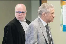  ?? D AV E SIDAWAY ?? Tony Accurso, right, with his lawyer, Marc Labelle, Monday at the Laval courthouse.