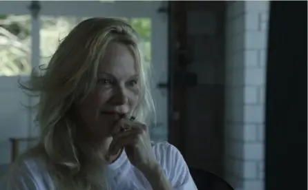  ?? NeTFLIX. ?? En el adelanto de su documental, Pamela Anderson aparece al natural, libre de maquillaje.