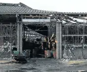  ?? Pictures: Sandile Ndlovu ?? The burnt-out ruins of the warehouse in Cato Ridge that was used to store toxic mercury waste.