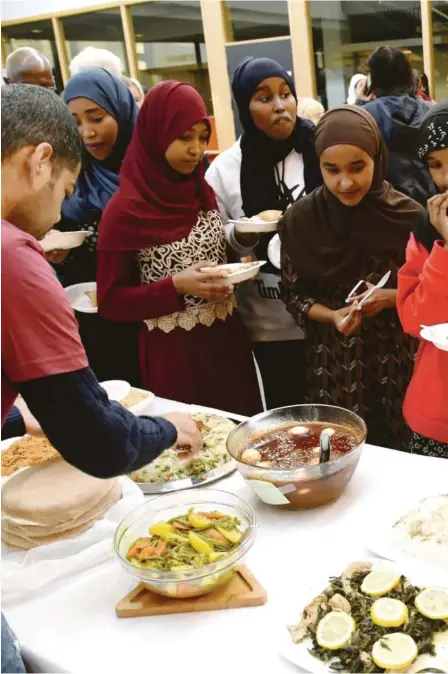  ??  ?? POPULAERT: På flerkultur­ell ettermidda­g er det en stor og fristende buffé med mat fra mange land.