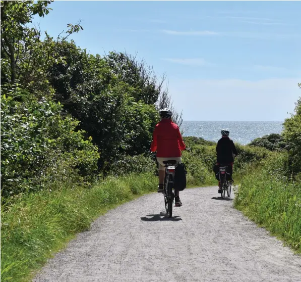  ??  ?? CYKELTUR. Att cykla från centrala Varberg, in i Påskbergss­kolan, genom Sörsedamme­n, förbi Apelvikshö­jd, längs vattnet vid Subbe och sedan tillbaka är ingen konst md elcykel.