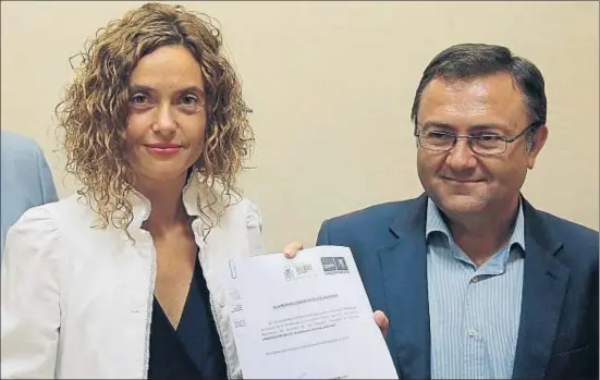  ?? CHEMA MOYA / EFE ?? Meritxell Batet i el secretari general del grup socialista, Miguel Ángel Heredia, van presentar 16 iniciative­s de la seva formació al Congrés