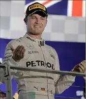  ??  ?? Troisième victoire consécutiv­e pour Nico Rosberg qui repasse devant Lewis Hamilton au championna­t du monde. (Photo EPA/MaxPPP)