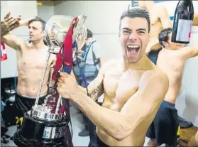  ?? FOTO: FCB ?? La alegría del capitán Sergio Lozano levantó su primer trofeo como dueño del brazalete