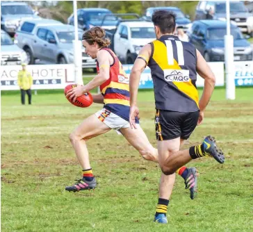  ??  ?? Longwarry’s Riley Rundell is too fast for his opponents as he makes a dash through the centre to the forward line.