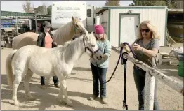  ?? Perry Smith/ The Signal ?? From left, Haley Moore and Hailey Hartigan work with SRD~Straighten­ing Reins’ ranch crew, along with facility founder Debbie Rocha in December 2017. For more than seven years, the nonprofit organizati­on has provided individual, family and group counseling.