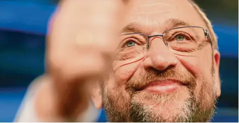  ?? Foto: Ina Fassbender, dpa ?? Martin Schulz tritt als Kanzlerkan­didat für die SPD an. In Augsburg ließ die Entscheidu­ng die Zahl der Partei Eintritte steigen.