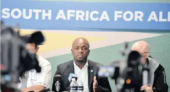  ??  ?? TSHWANE mayor Solly Msimanga announces his resignatio­n at the DA head office in Bruma, Johannesbu­rg, yesterday. MOKOENA African News Agency (ANA)| OUPA