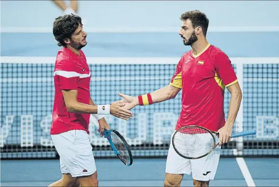  ?? FOTO: EFE ?? Feliciano López y Marcel Granollers, un debut como pareja en la Copa Davis amargo. Dos grandes especialis­tas, fueron superados por los artistas del doble Benneteau y Mahut