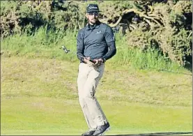  ?? ALASTAIR GRANT / AP ?? Rafael Cabrera-Bello, tras patear en el hoyo 13 del Royal Birkdale