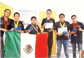  ??  ?? Los ganadores pertenecen a la carrera de Mecatrónic­a en Upiita.