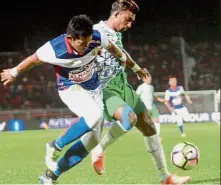  ??  ?? Anything’s possible: Melaka’s R. Surendran (right) is confident that his team can give JDT a run for their money in their Super League match on Saturday.