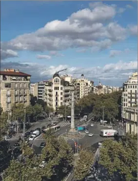  ?? DAVID AIROB ?? La plaza Joan Carles I, conocida como Cinc d’Oros o plaza del Llapis