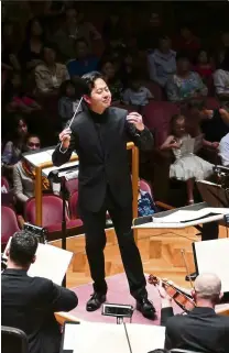  ??  ?? Korean-American conductor Chang led the orchestra through the programme.