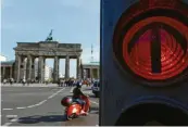  ??  ?? Das Brandenbur­ger Tor stand hinter der Mauer auf Ostberline­r Gebiet – und wurde zu einem der Symbole des Mauerfalls.