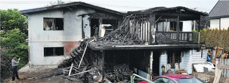  ?? NICK PROCAYLO/PNG ?? At least eight people are homeless following an early Sunday morning fire in a building on 128th Street in Surrey. Three dogs died in the blaze.