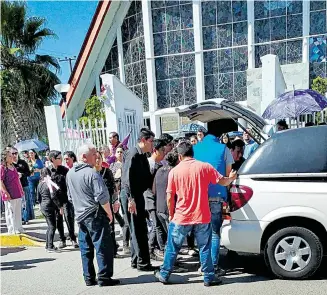  ?? NÁNDEZ HER ?? Ayer la familia de Ingrid, originaria de Puebla, se despidió de ella/HERIBERTO