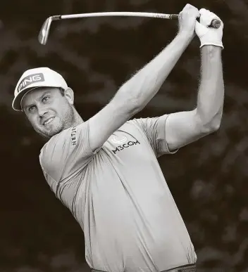  ?? Chris Carlson / Associated Press ?? Harris English shot a 7-under 64 on Thursday to seize a share of the first-round lead of The Northern Trust. The other co-leaders are Kevin Streelman, Cameron Davis of Australia and Russell Henley.