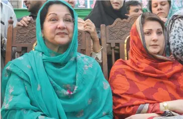  ??  ?? Kulsoom Nawaz (left) wife of deposed Pakistan Prime Minister Nawaz Sharif with her daughter.