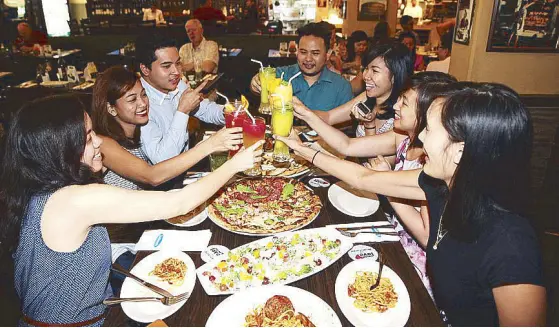  ??  ?? Shared-style dining allows family and friends to bond over generous servings of Italian-American specialtie­s.