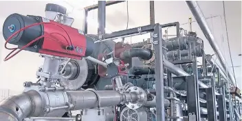 ??  ?? Diese Anlage für Hydrotherm­ale Carbonisie­rung (HTC) produziert aus Biomasse Kohle und Öl. 2500 Liter fasst der Brüter. Bei 200 Grad und hohem Druck entsteht binnen 24 Stunden Kohle.