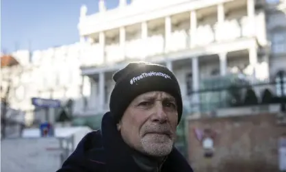  ?? Photograph: Lisa Leutner/AP ?? Former US hostage in Iran, Barry Rosen, is on hunger strike outside the Iran nuclear talks in Vienna.