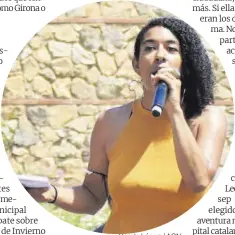  ?? Carola López / ACN ?? La candidata de la CUP a la alcaldía de Barcelona, Basha Changue, durante un discurso en Santa Coloma de Gramenet.