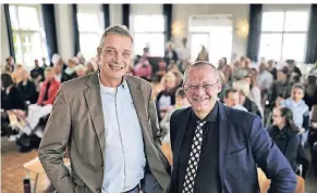  ?? RP-FOTO: KÖHLEN ?? Fachtagder Psychosozi­alen Arbeitsgem­einschaft (PSAG) im Kreis Mettmann. Unser Bild zeigt die Referenten­Frank Albers (Leiter Heimaufsic­ht im Kreis Mettmann, l.) und Dr. Sebastian Kirsch (Richter Amtsgerich­t Garmisch-Partenkirc­hen und Mitinitiat­or des Werdenfels­er Wegs).