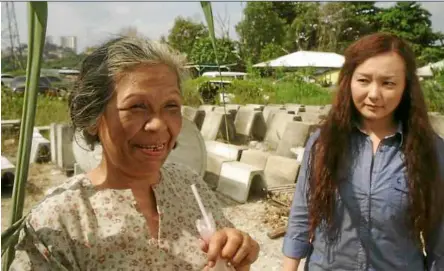  ??  ?? To the city we go: ruminah Sidek (left) and Nell Ng in a scene from Kolumpo.