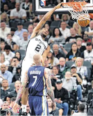  ?? [AP PHOTO] ?? The Spurs’ Kawhi Leonard throws down a dunk during Tuesday night’s game against the Grizzlies.