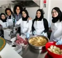  ?? FOTO WIM HENDRIX ?? De dames van From Syria With Love openen een eigen zaak in de Gitschotel­lei in Borgerhout.