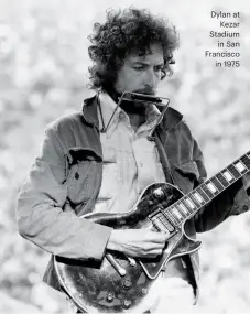  ??  ?? Dylan at
Kezar Stadium
in San Francisco
in 1975