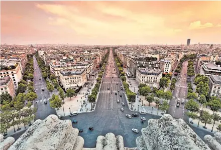  ?? DOMINIC ARIZONA BONUCCELLI/RICK STEVES’ EUROPE ?? The wide sidewalks of the Champs-Elysees invite strolling.