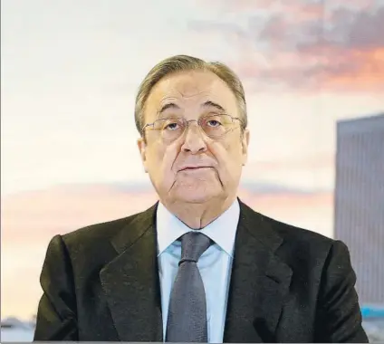  ?? FOTO: SIRVENT ?? Florentino Pérez espera a la eliminator­ia del PSG para poner en marcha la maquinaria blanca