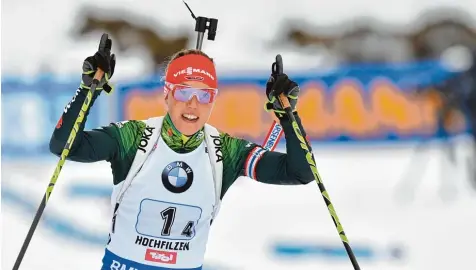  ?? Foto: Kerstin Joensson, dpa ?? Als Schlussläu­ferin führte Laura Dahlmeier die deutsche Staffel zum Sieg in Hochfilzen.