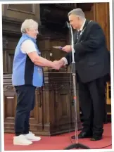  ?? ?? Recognitio­n Sandra receiving award from Provost Drew McKenzie