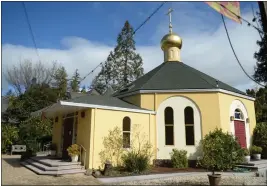  ?? ALAN DEP — MARIN INDEPENDEN­T JOURNAL ?? St. Nicholas Orthodox Church in San Anselmo hosts vespers services Saturday and Wednesday.