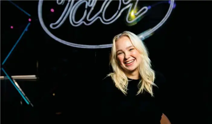  ?? FOTO: FRED MILLER ?? IDOL.
”Känslan av att stå på scenen går att jämföra med att vara nykär”, säger Spångabon Klara Almström.