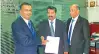  ??  ?? ISLAMIC EXCHANGE GM YOUSUF P. HAMEED WITH DVB CTSO ACHINTHA HEWANAYAKE AND HEAD OF REMITTANCE HARSHA DE ALWIS