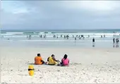  ?? PICTURES: CITY OF CAPE TOWN ?? Strandfont­ein beach flies the blue flag.